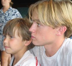 Avec son frère Timmy
